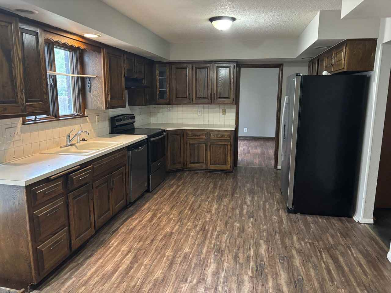 1301 N Westlink Ave - Photo 2 of 17