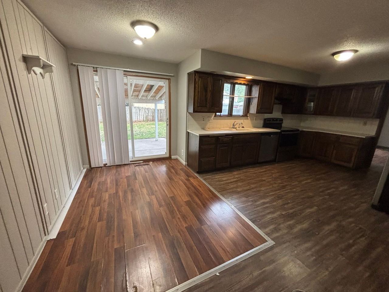 1301 N Westlink Ave - Photo 3 of 17