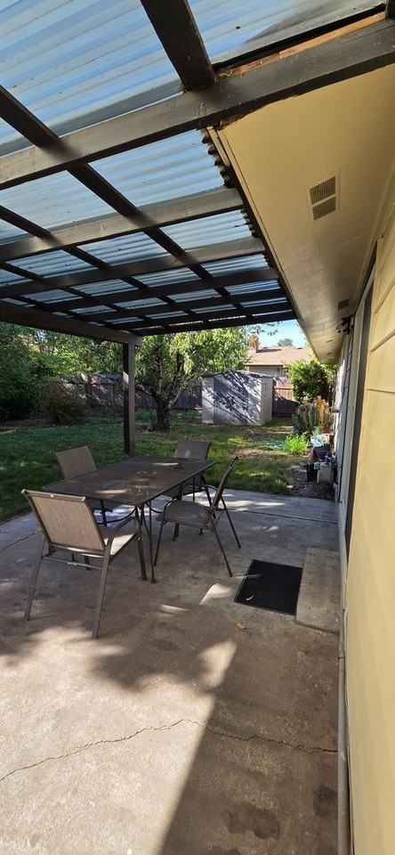 978 Nw Sequoia Ave - Photo 4 of 38