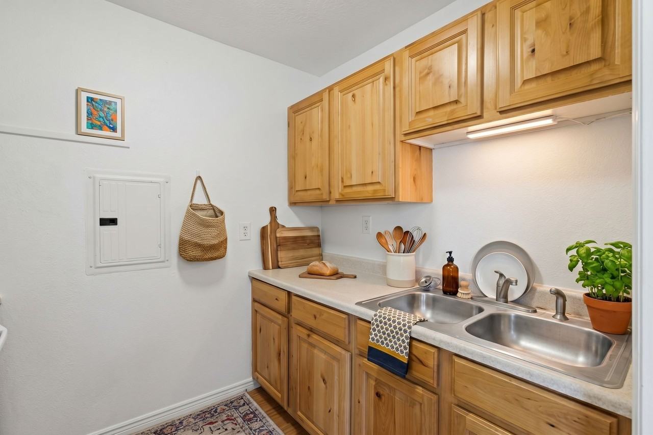 535 27th St. - Photo 4 of 5