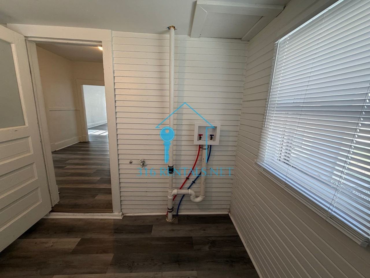 210 N Ash St - Photo 2 of 9