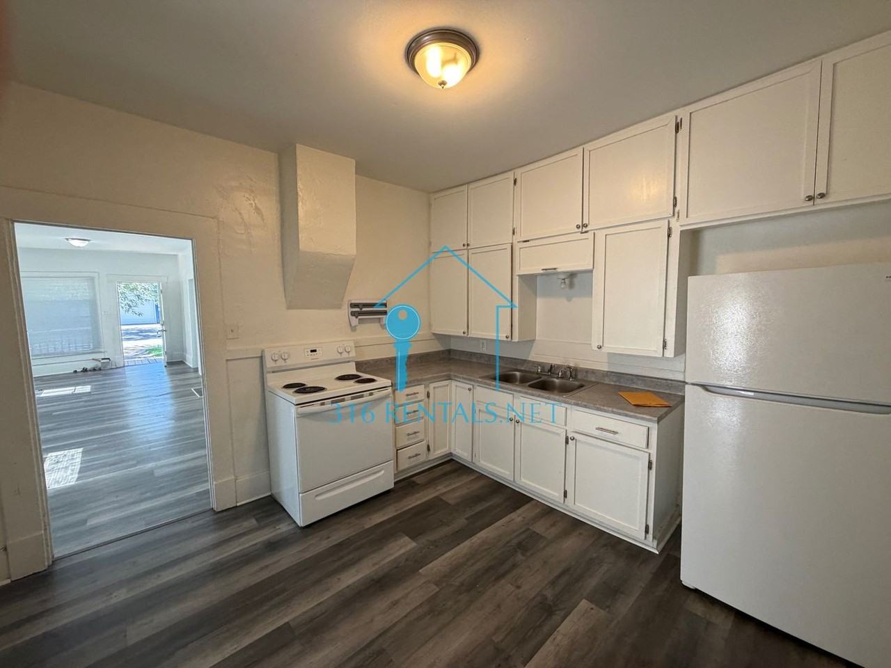 210 N Ash St - Photo 5 of 9