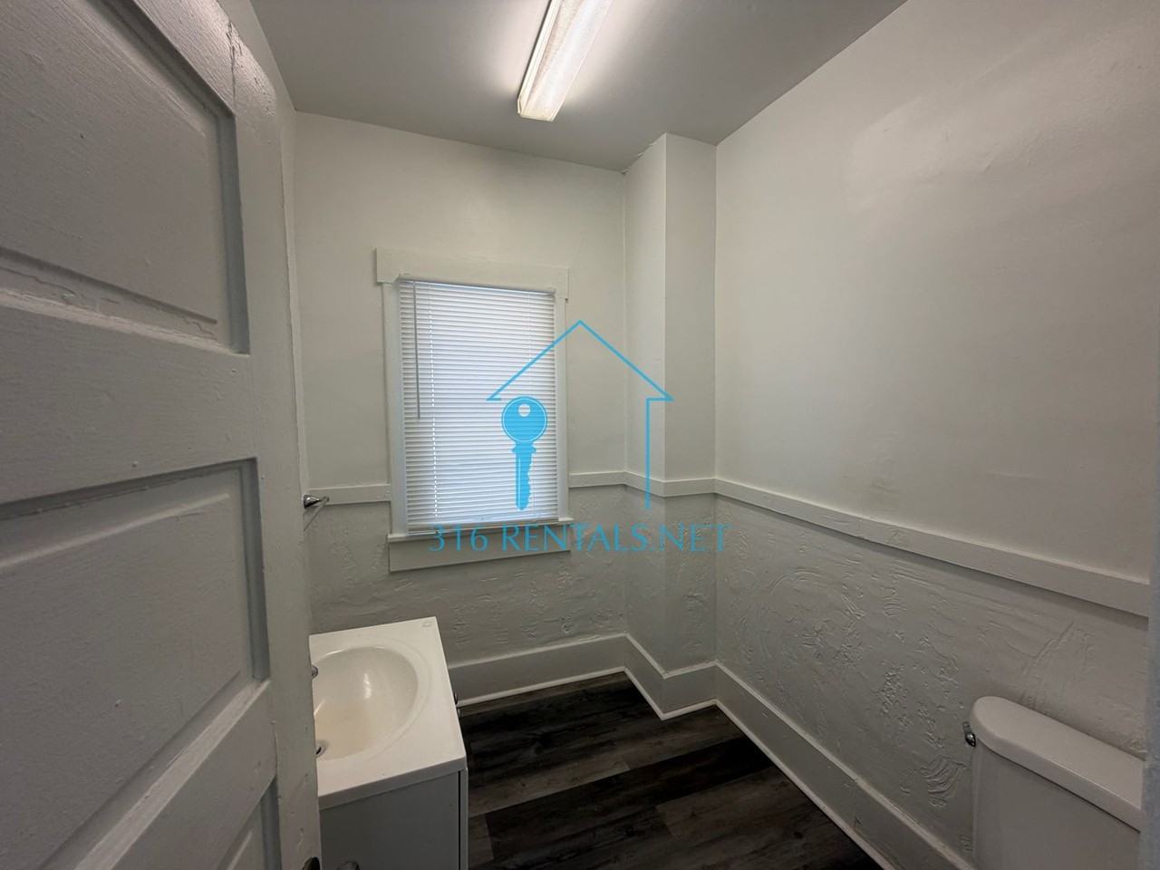 210 N Ash St - Photo 6 of 9