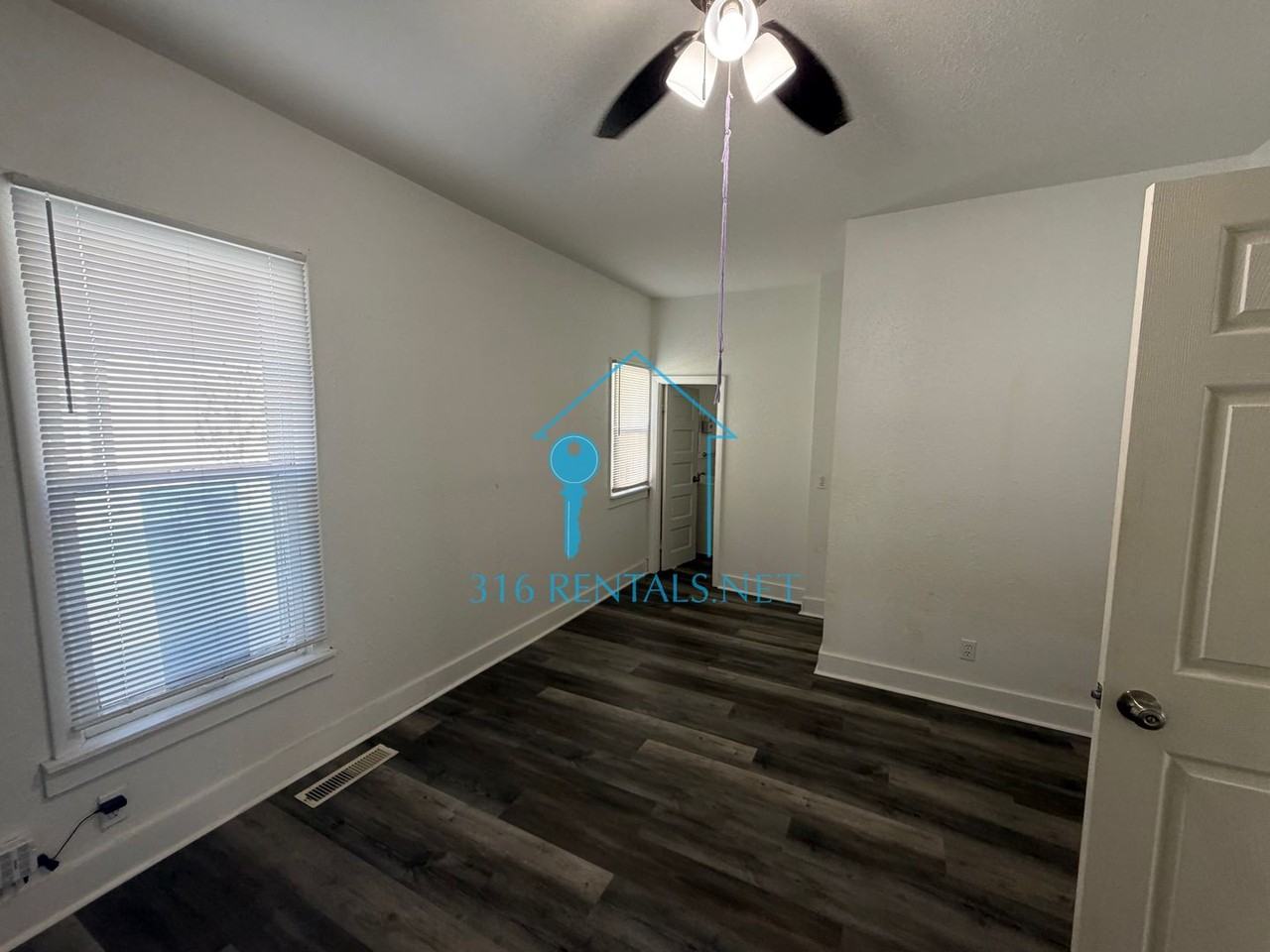 210 N Ash St - Photo 7 of 9