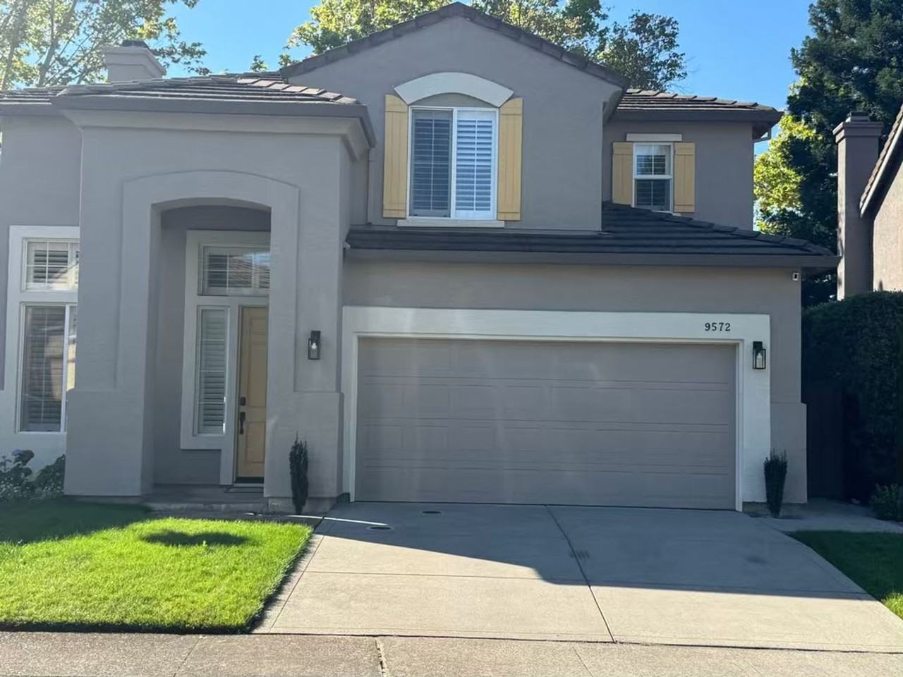 9572 Windrose Ln