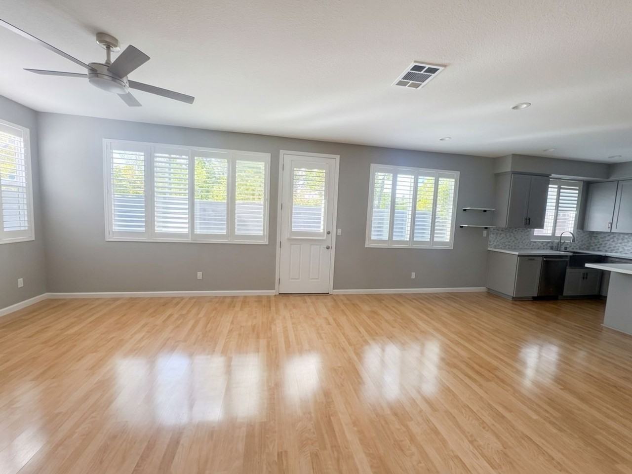 9572 Windrose Ln - Photo 4 of 15