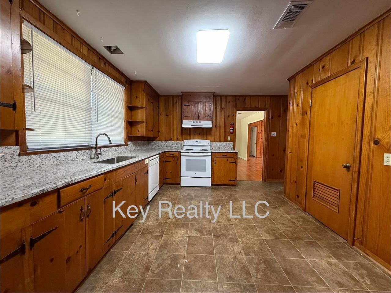 4519 Woodlawn Dr - Photo 2 of 10