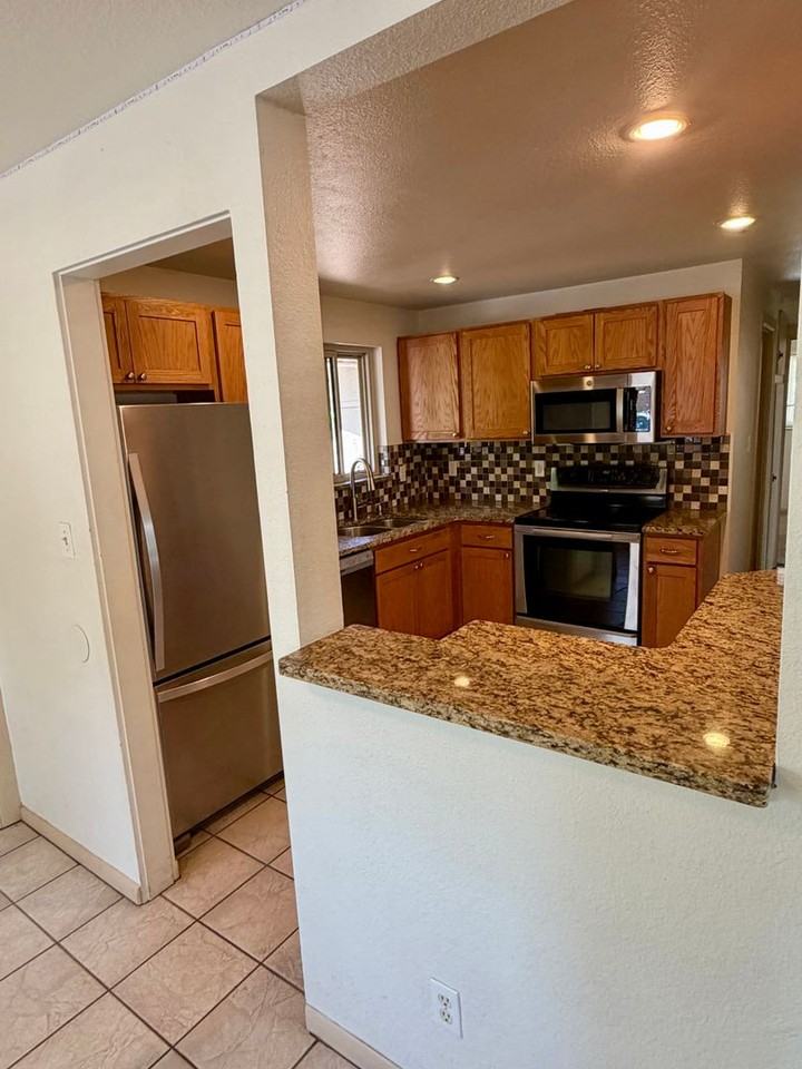 2815 Pennsylvania Ave - Photo 4 of 25