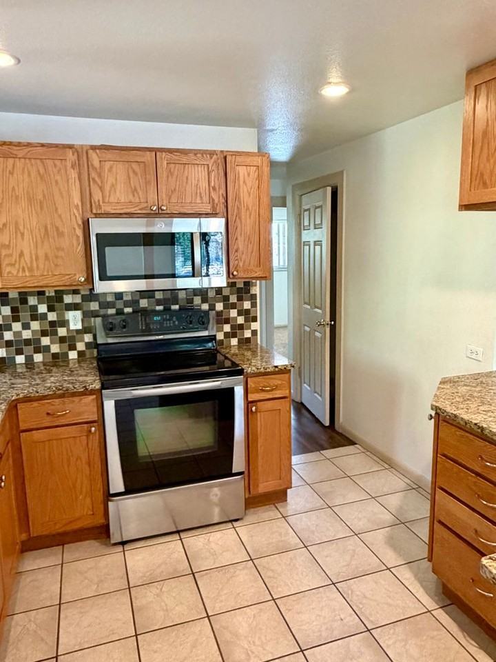 2815 Pennsylvania Ave - Photo 5 of 25