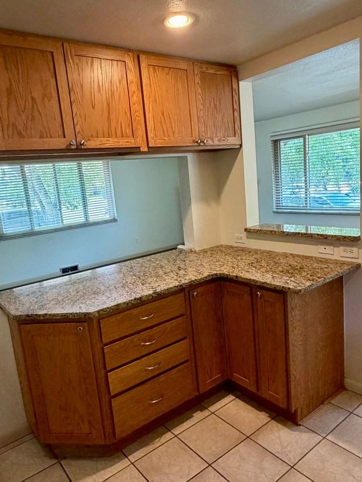 2815 Pennsylvania Ave - Photo 6 of 25
