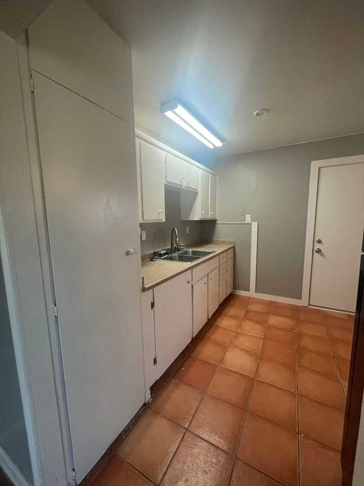333 Hialeah Dr - Photo 4 of 19