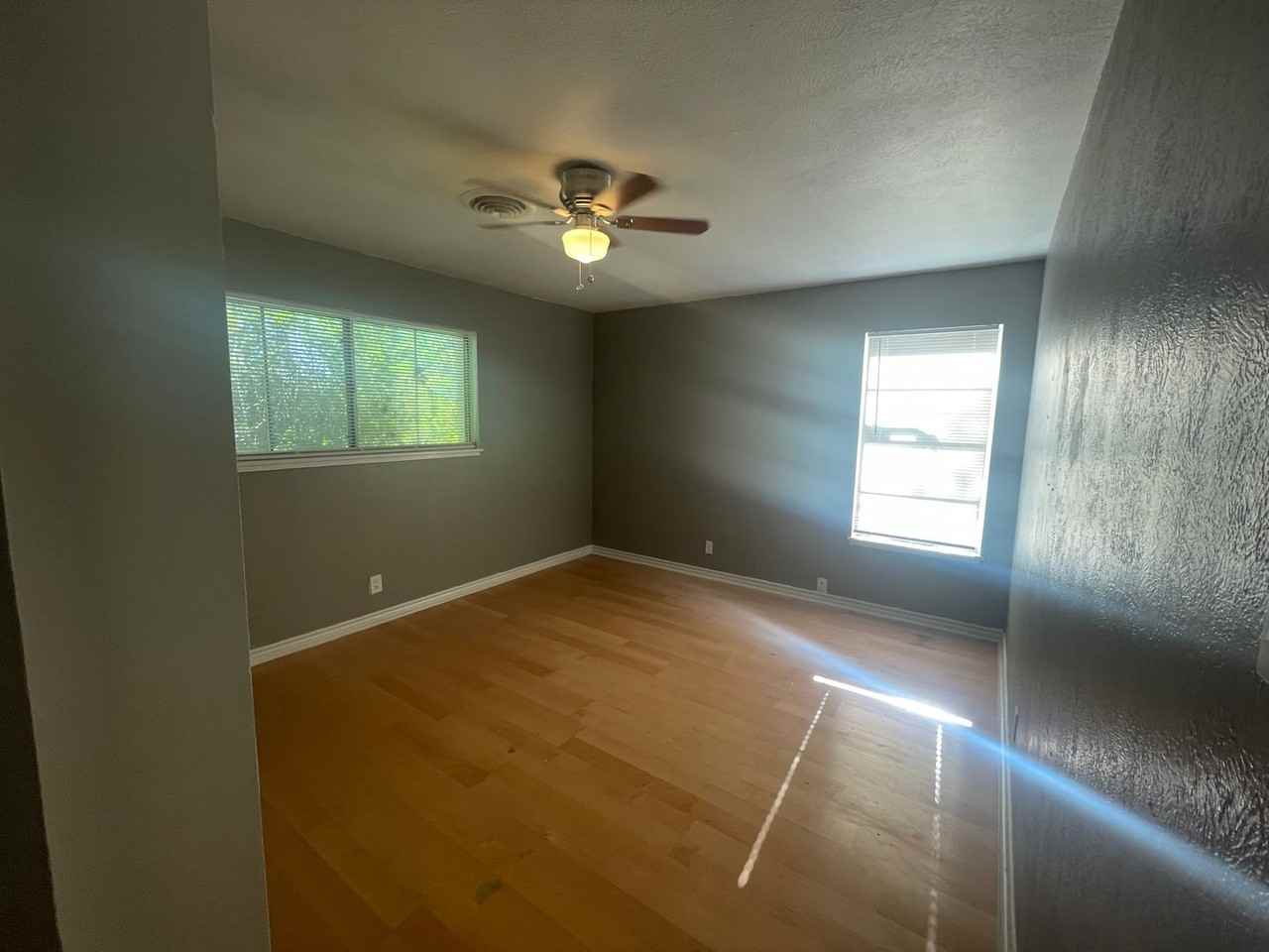 333 Hialeah Dr - Photo 7 of 19