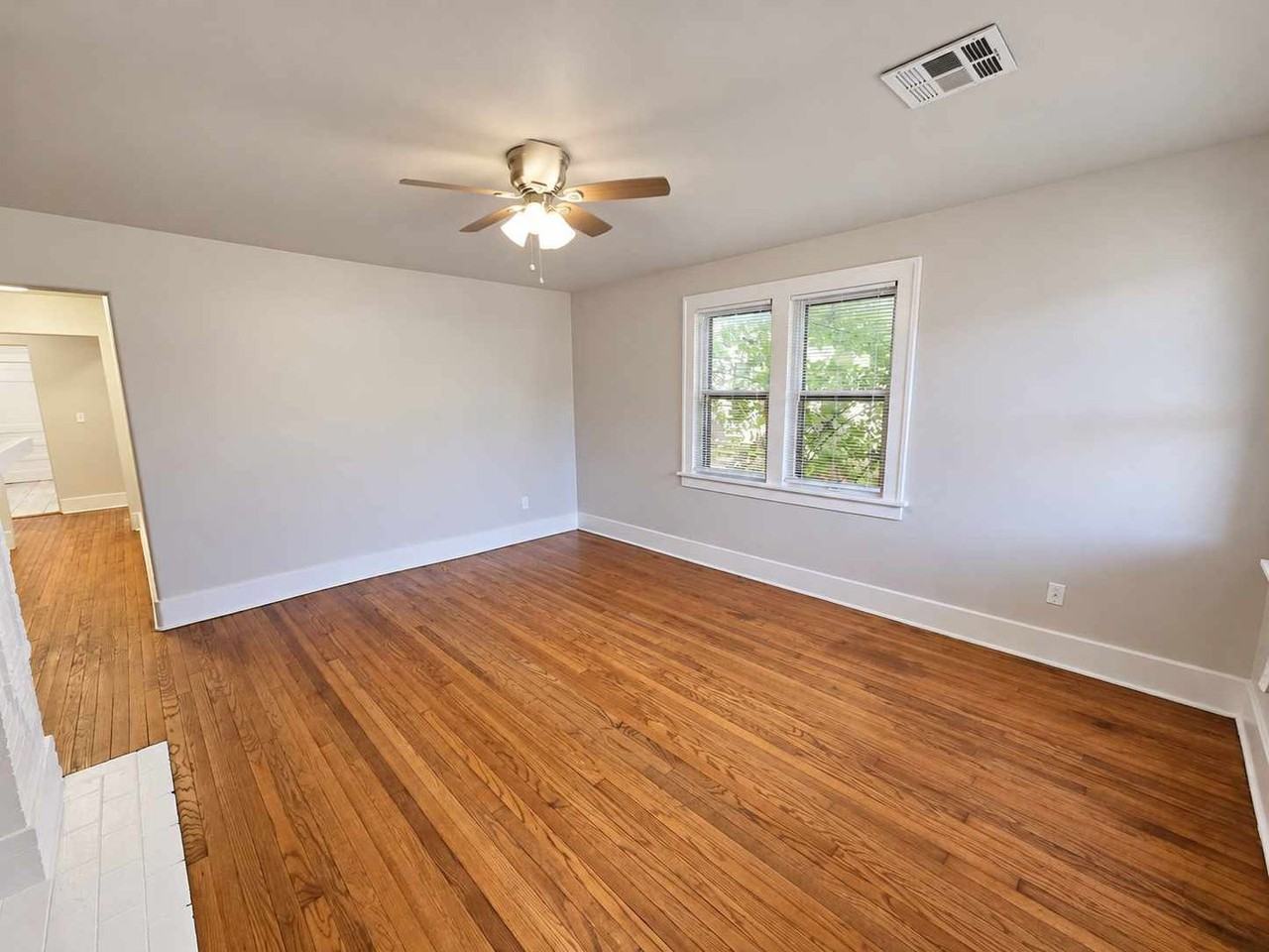 2438 Nw 16th St - Photo 3 of 16