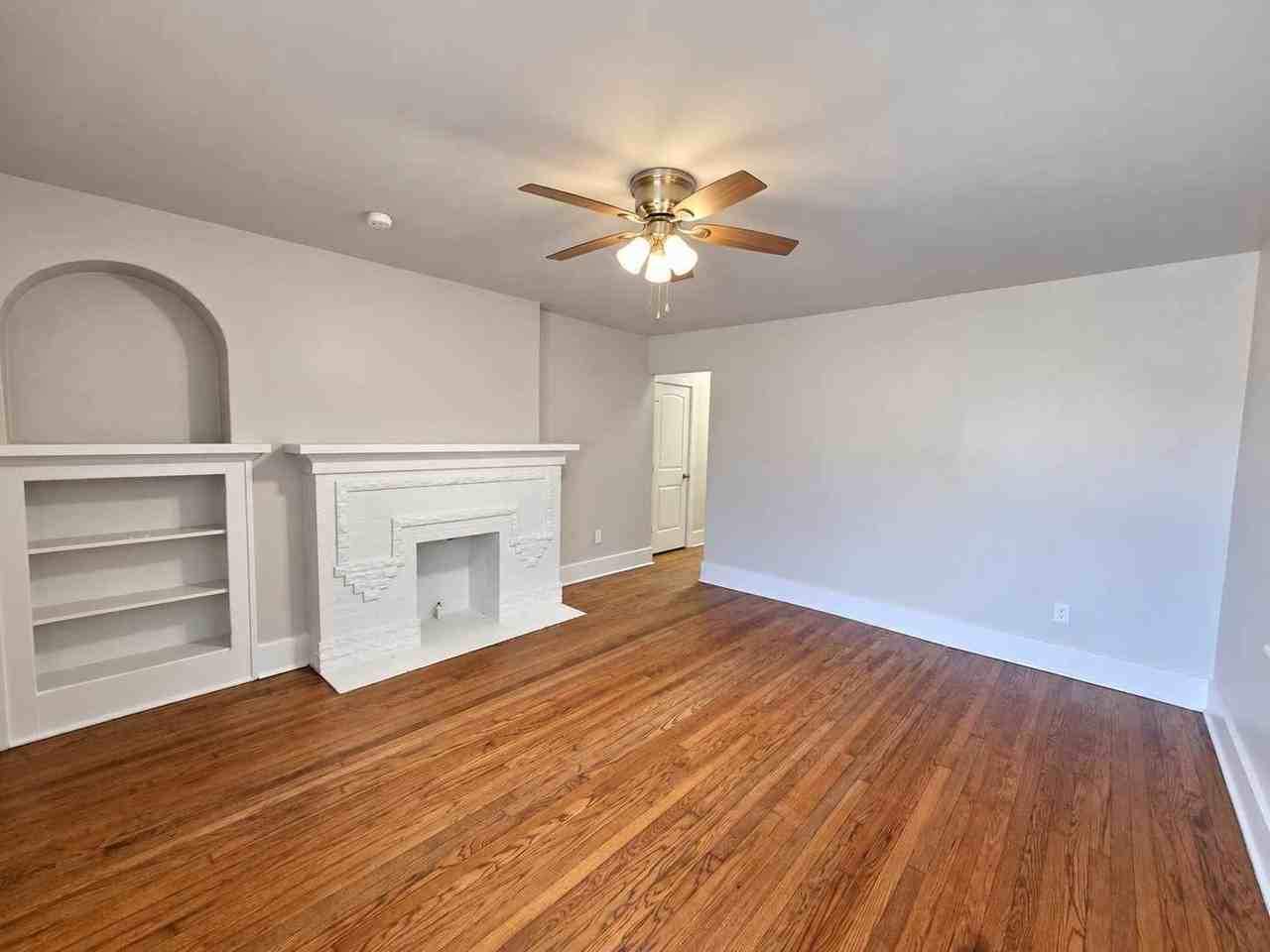 2438 Nw 16th St - Photo 4 of 16