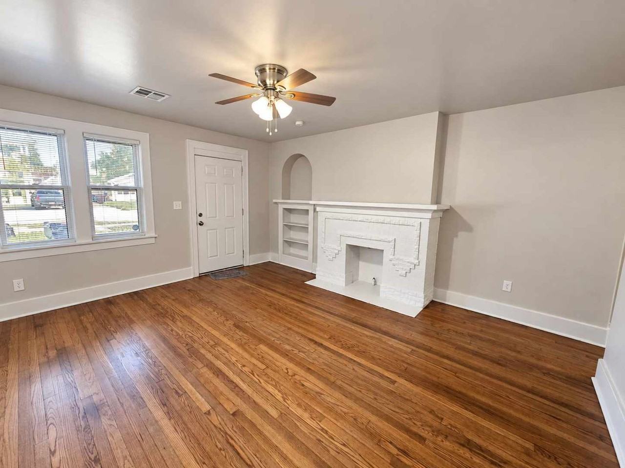 2438 Nw 16th St - Photo 5 of 16