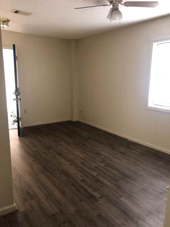205 W Market Ave - Photo 3 of 7
