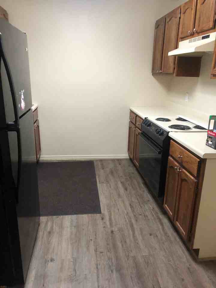 205 W Market Ave - Photo 5 of 7