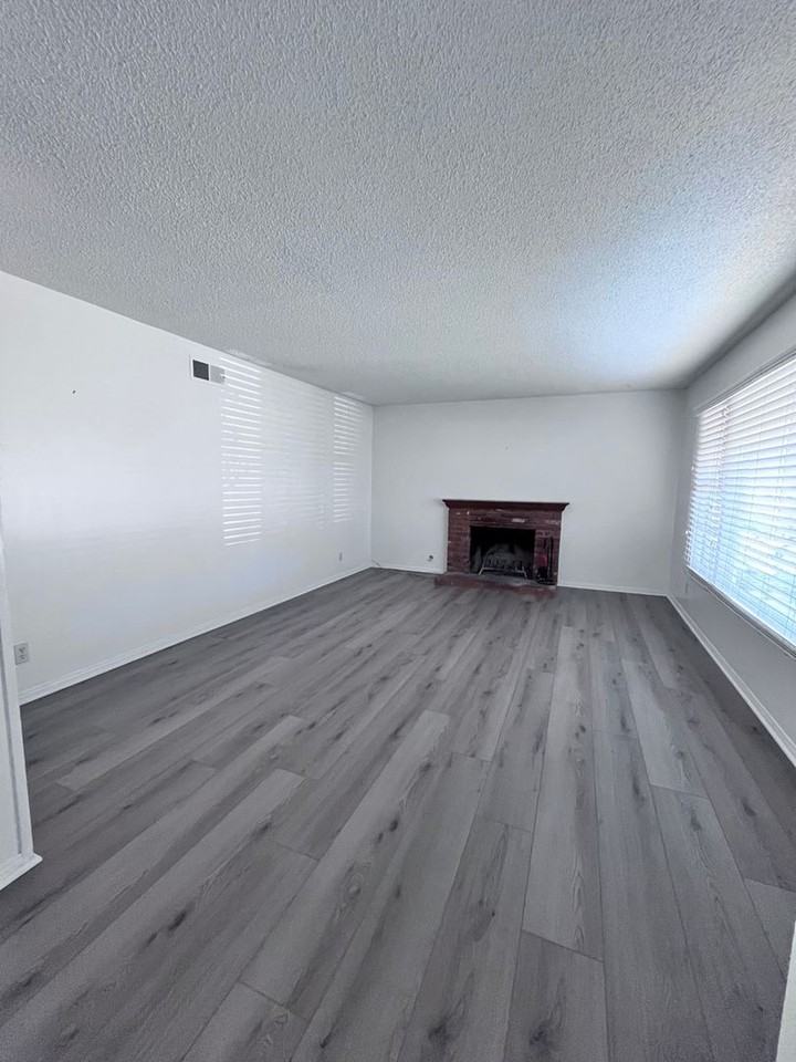 328 E Sunset Dr N - Photo 3 of 26