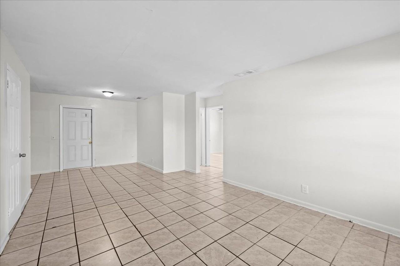 1130 W 23rd St - Photo 3 of 30