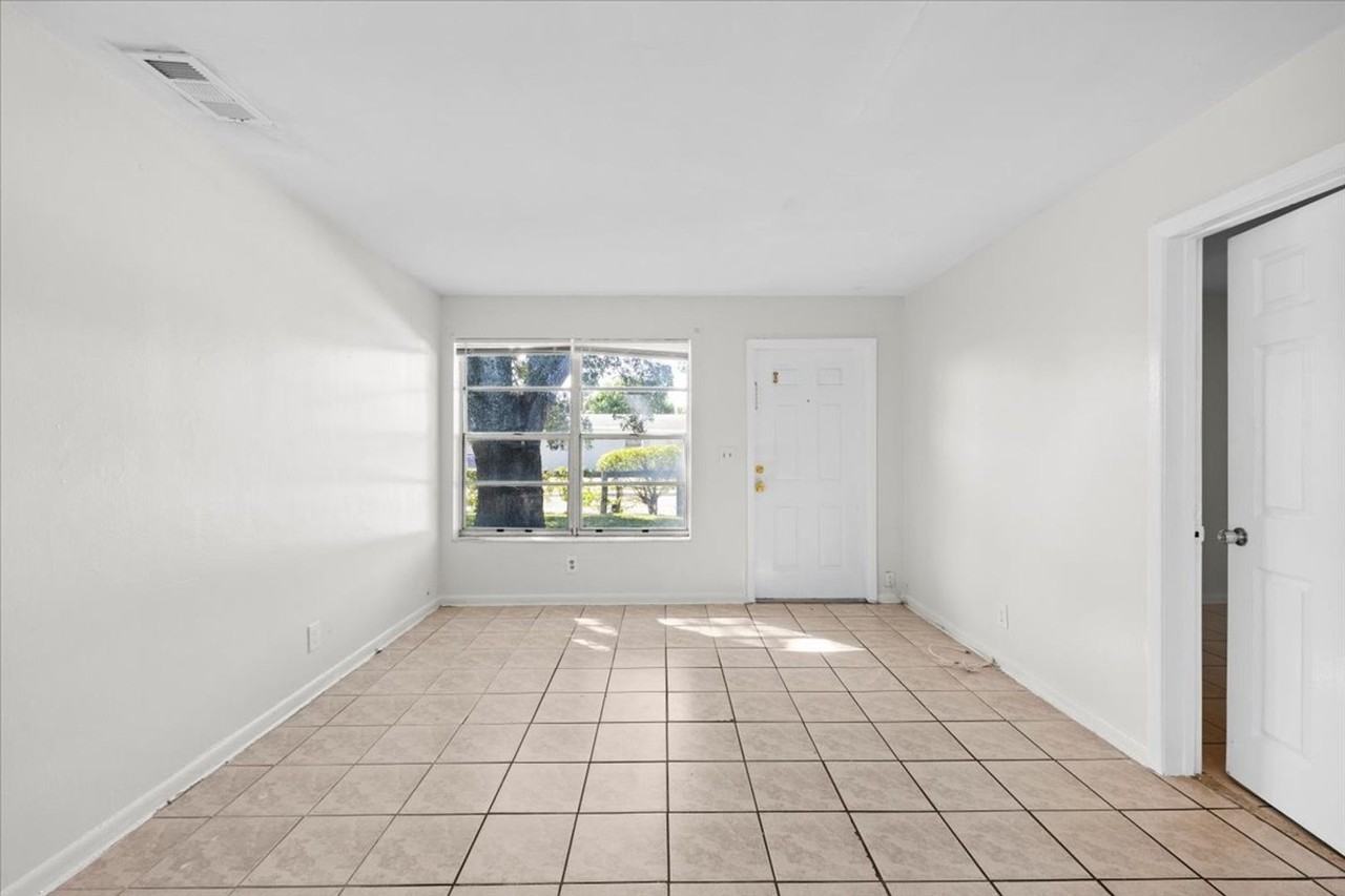 1130 W 23rd St - Photo 5 of 30