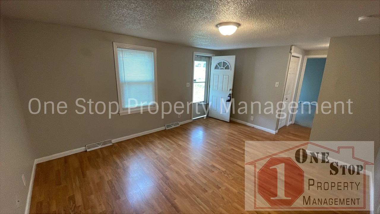 1202 E South Ave - Photo 2 of 16
