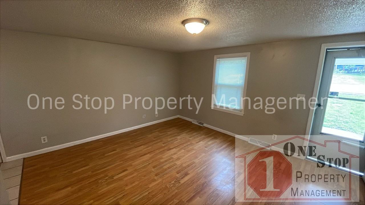 1202 E South Ave - Photo 3 of 16
