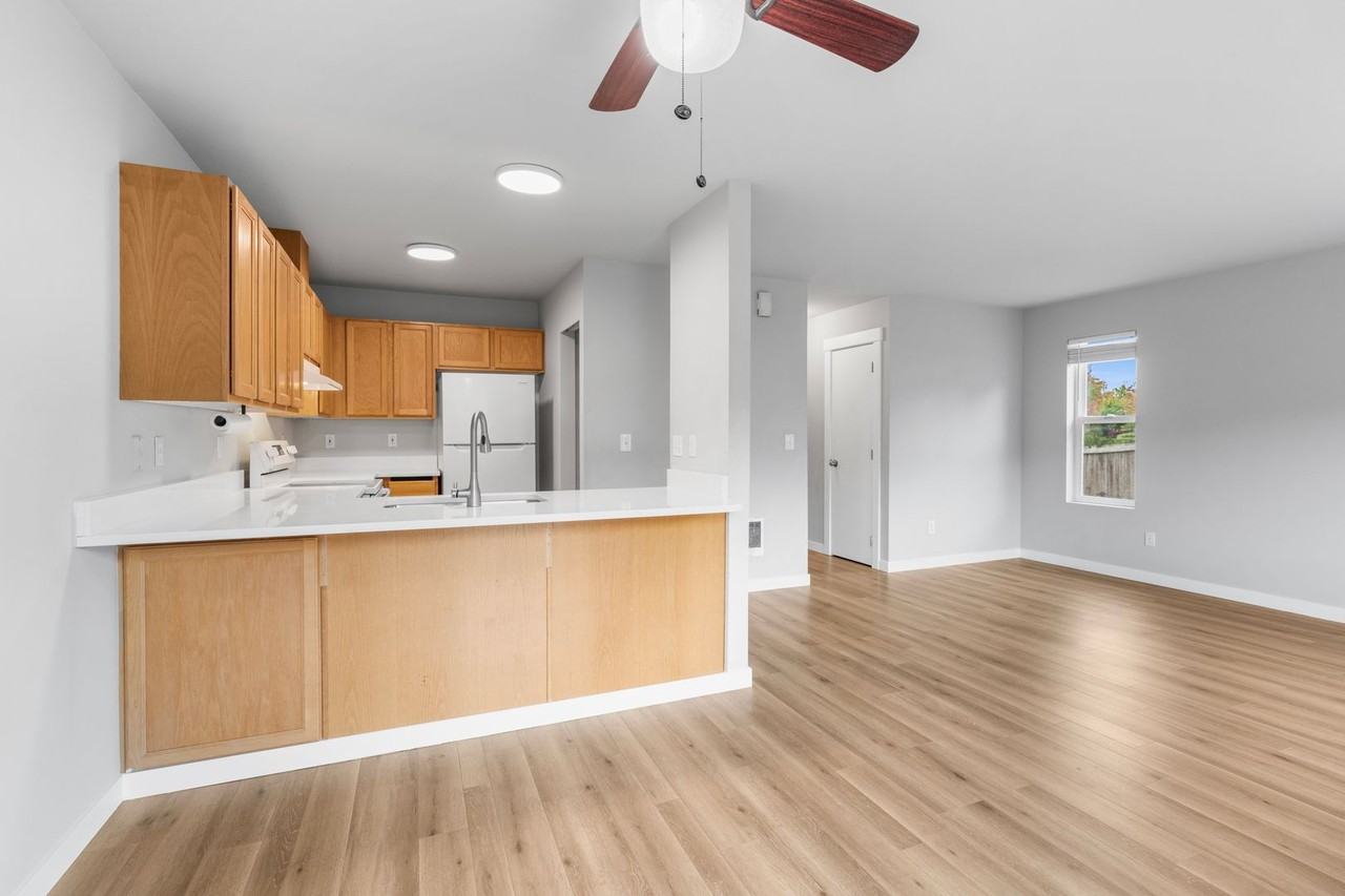 301 Nw Capstan Ct - Photo 2 of 41