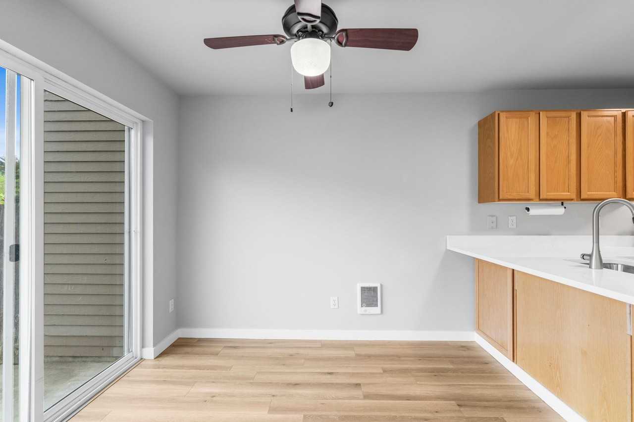 301 Nw Capstan Ct - Photo 4 of 41