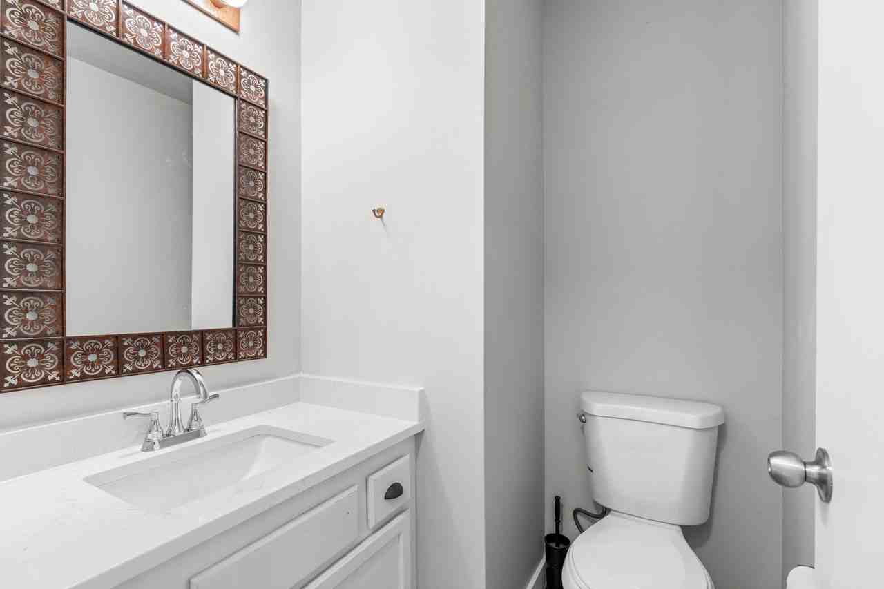 301 Nw Capstan Ct - Photo 5 of 41