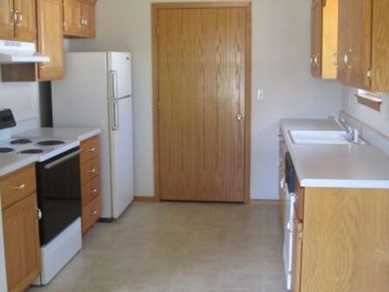 3445 W Hoke Dr - Photo 2 of 7