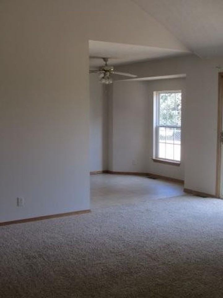 3445 W Hoke Dr - Photo 4 of 7