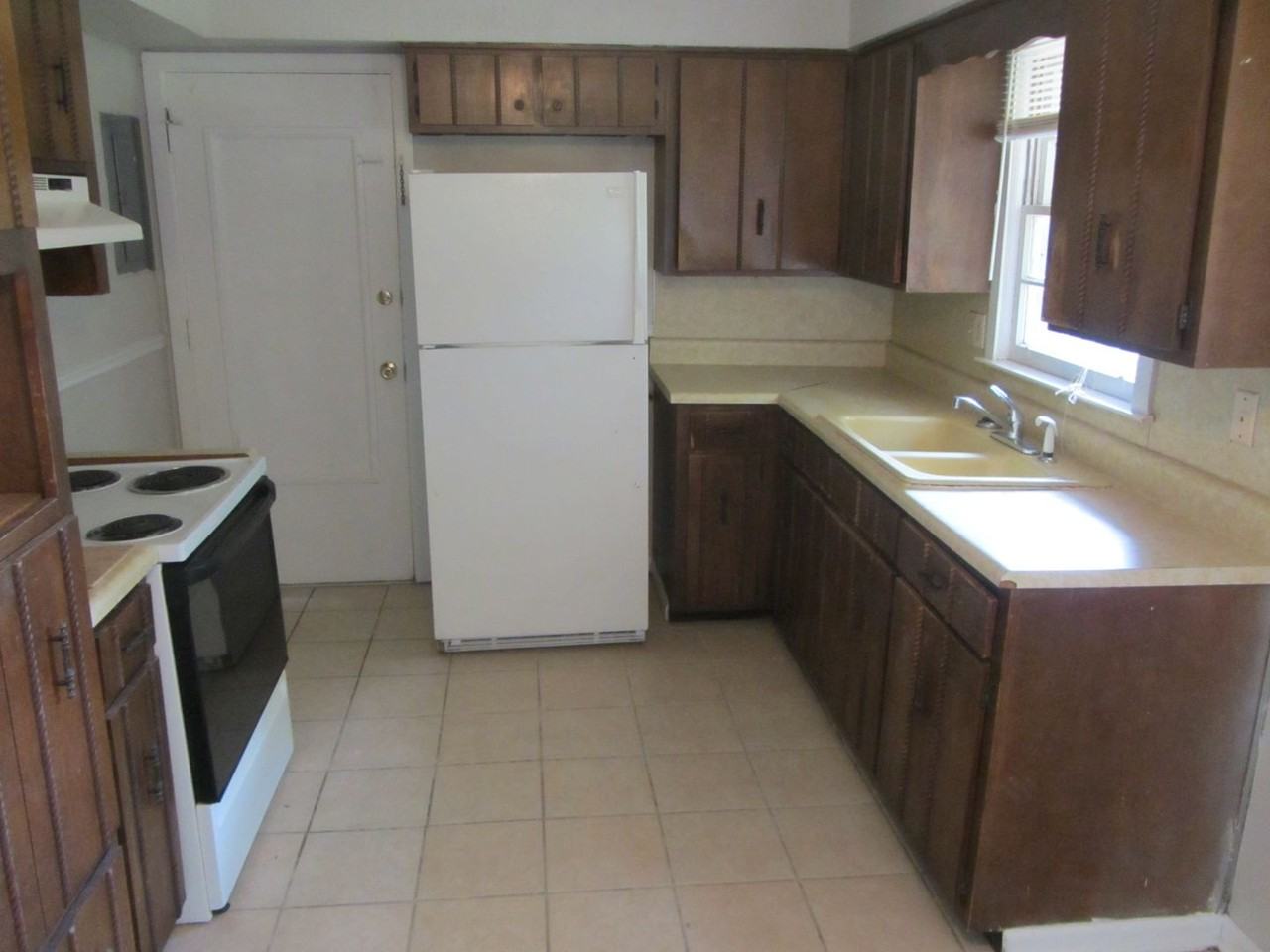 2746 Broadmoor Dr - Photo 6 of 14