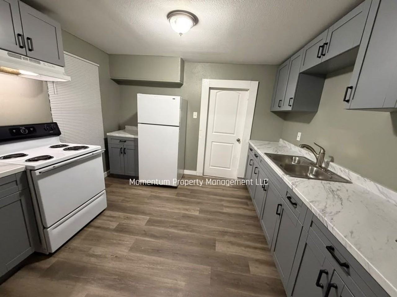 8118 N Marks St - Photo 7 of 15