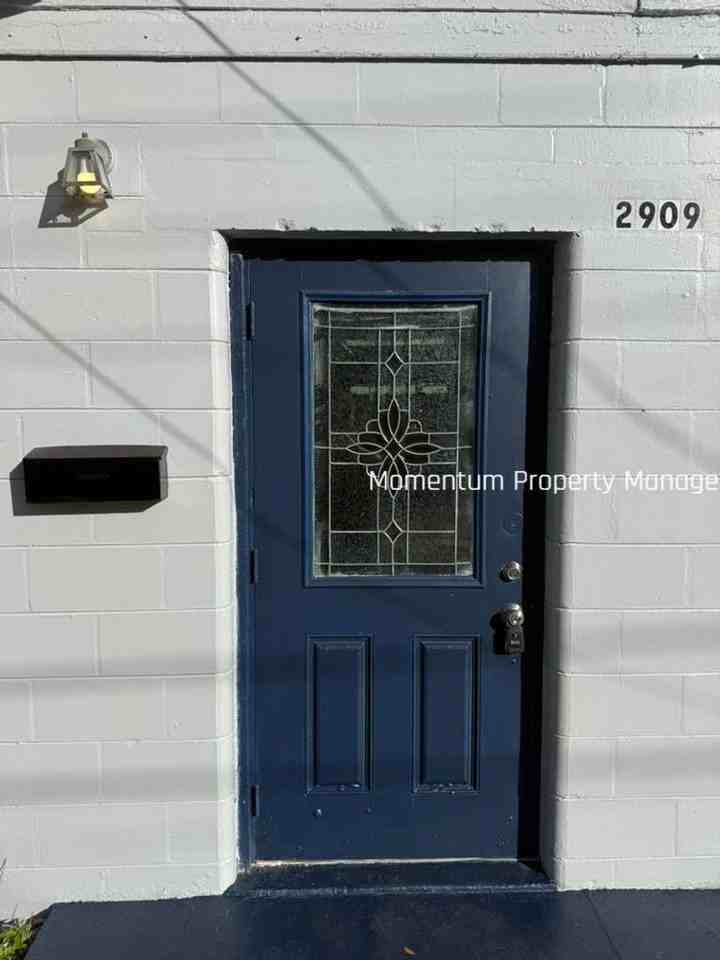 2909 N 17th St - Photo 2 of 9