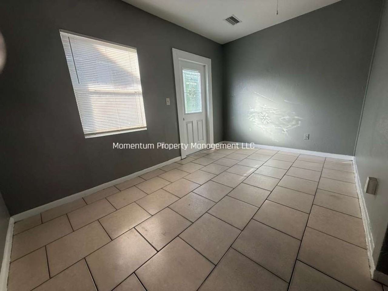 2909 N 17th St - Photo 3 of 9