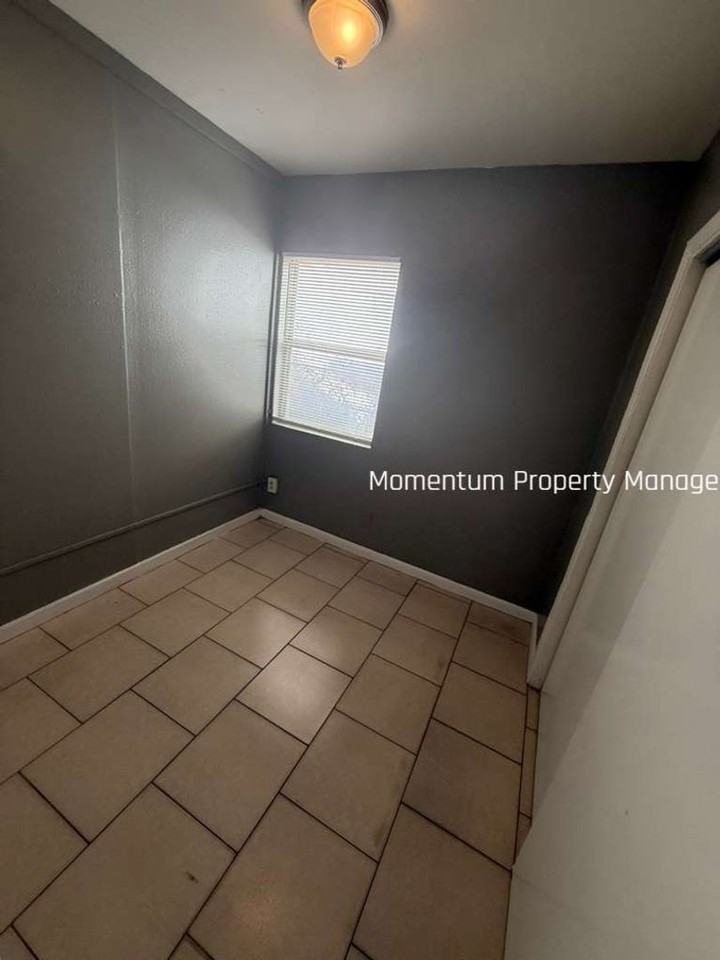 2909 N 17th St - Photo 5 of 9