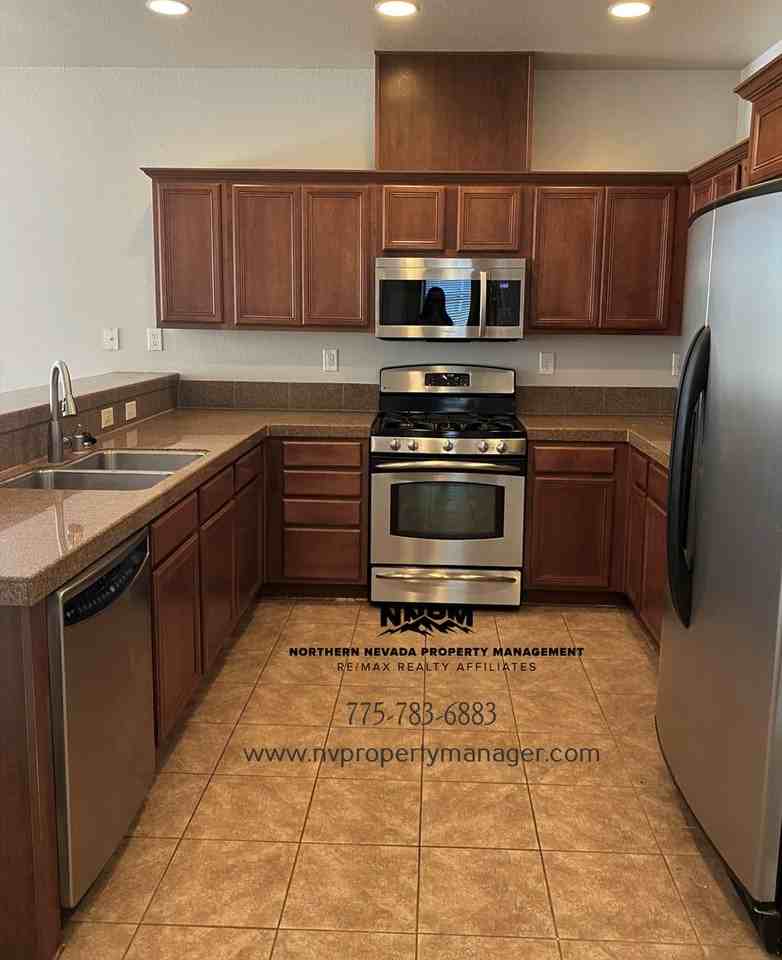 3667 Perseus Dr - Photo 4 of 15