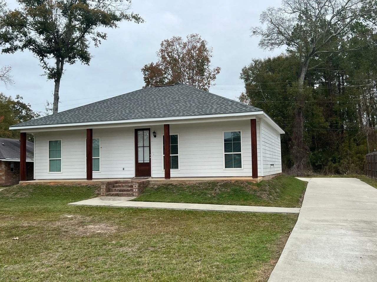 7309 Robinson Dr - Photo 3 of 15