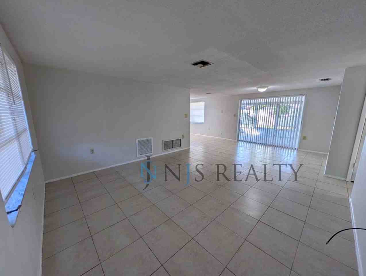 9541 Rainbow Ln - Photo 3 of 13
