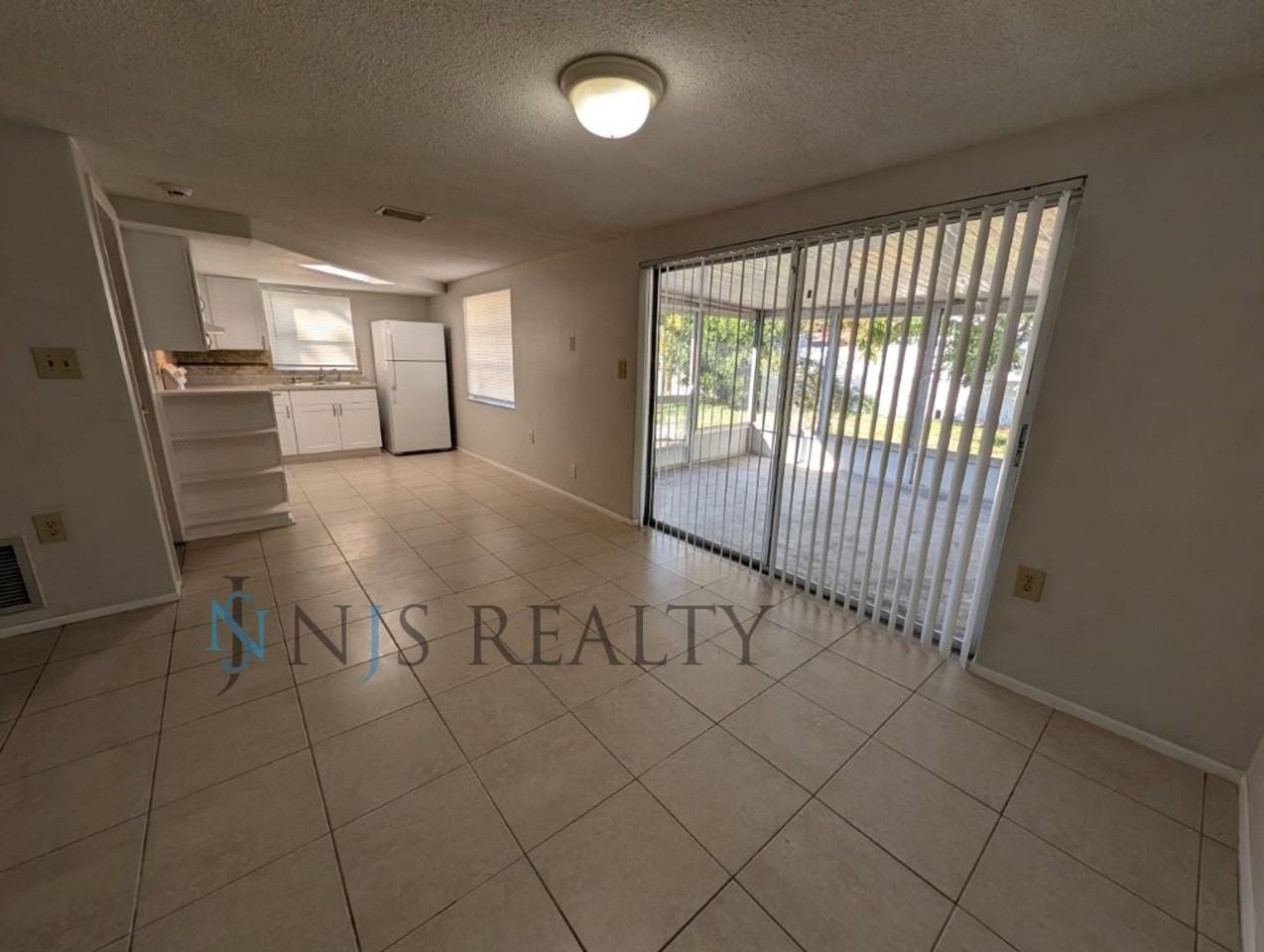 9541 Rainbow Ln - Photo 4 of 13