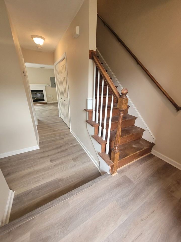 812 Huntly Dr - Photo 2 of 18