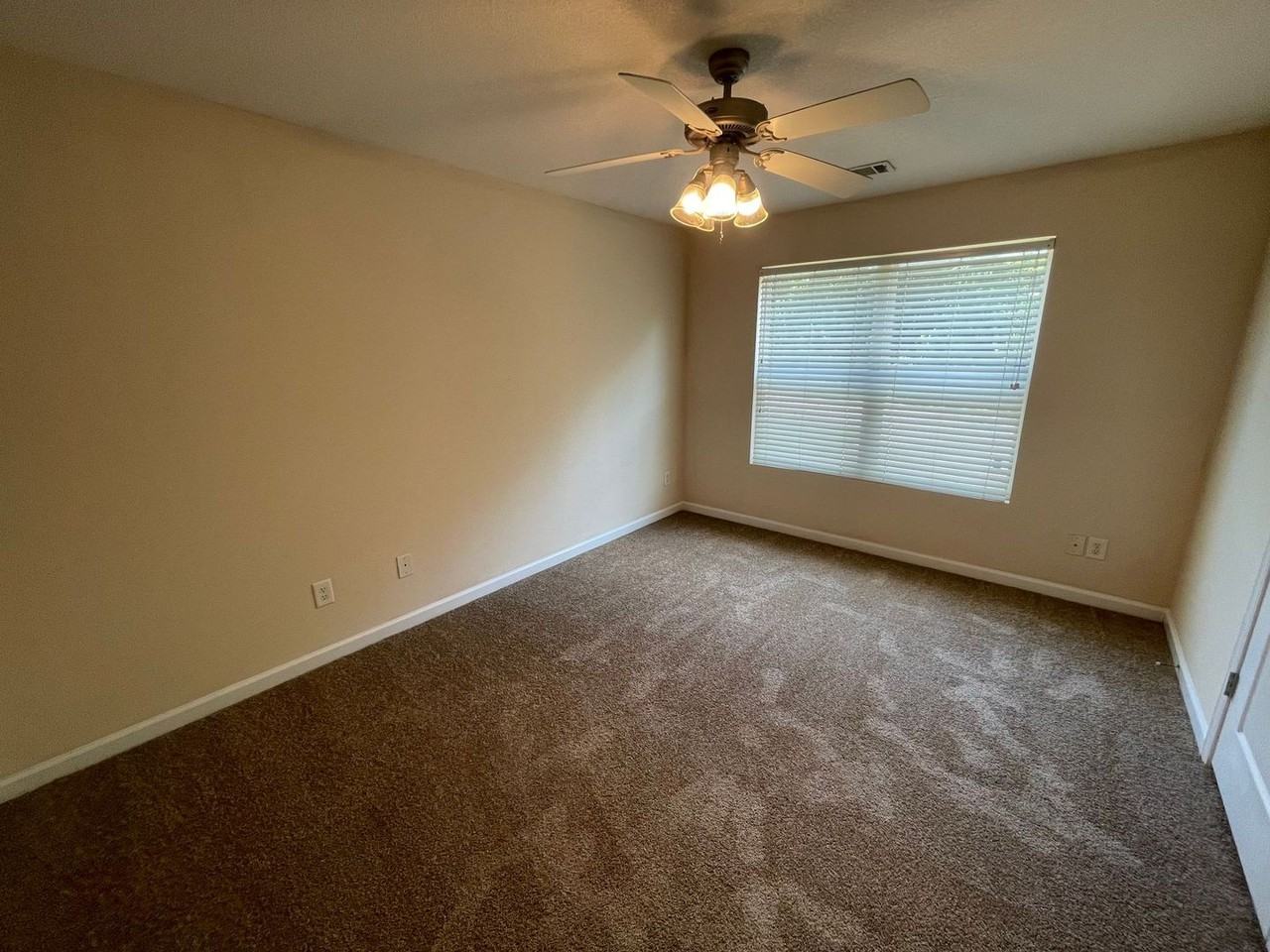 330 Bridgewater Cir - Photo 4 of 14