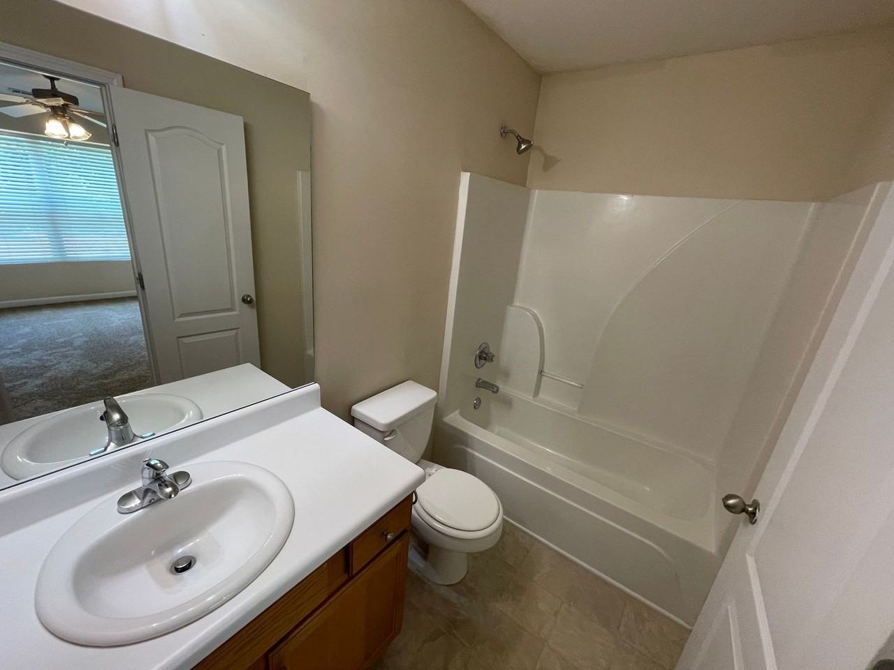 330 Bridgewater Cir - Photo 5 of 14