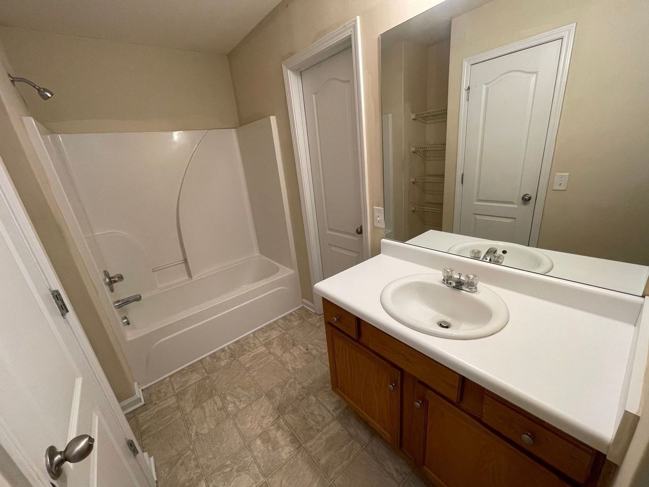 330 Bridgewater Cir - Photo 7 of 14
