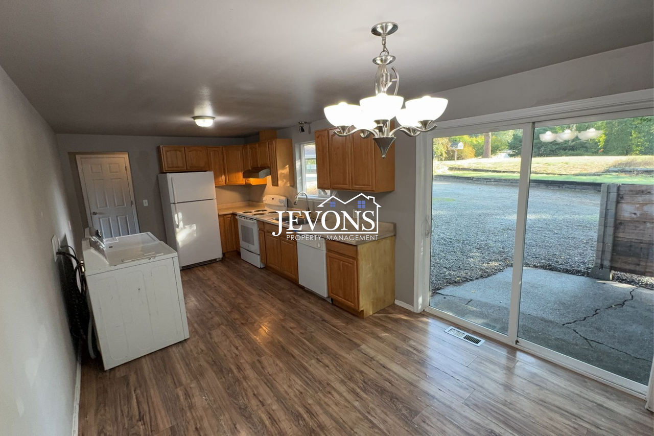 9722 S 200th St - Photo 2 of 18