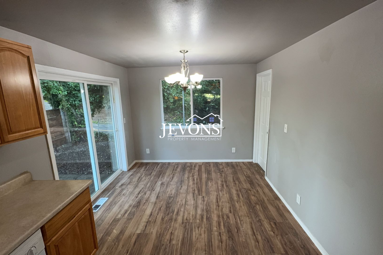 9722 S 200th St - Photo 5 of 18