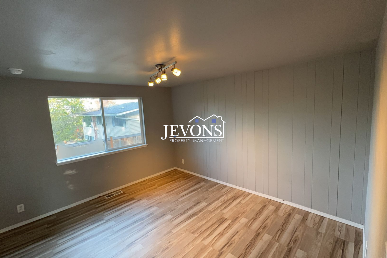 9722 S 200th St - Photo 7 of 18