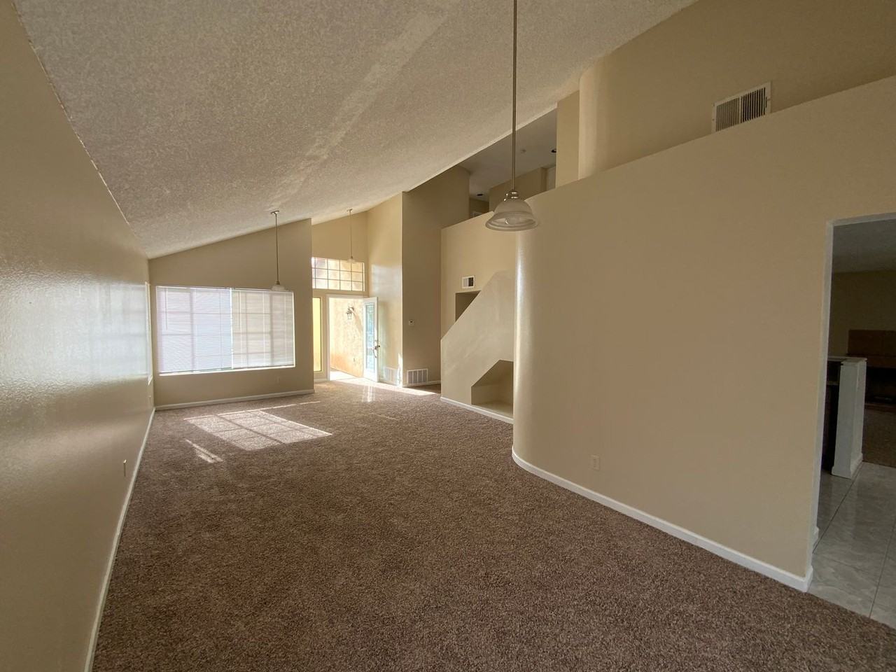 16650 Secretariat Dr - Photo 4 of 17