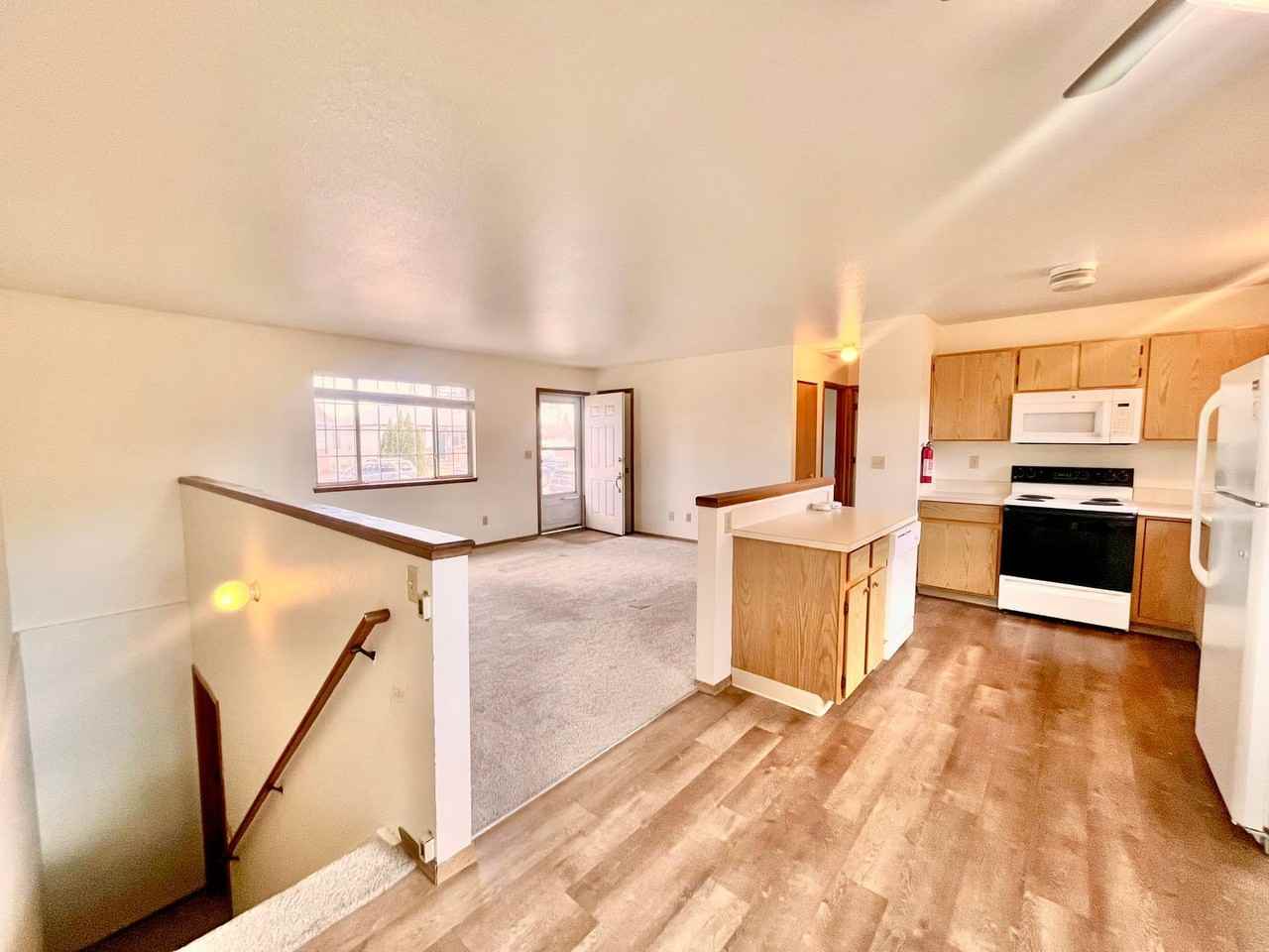 914 Canyon Ct - Photo 5 of 20