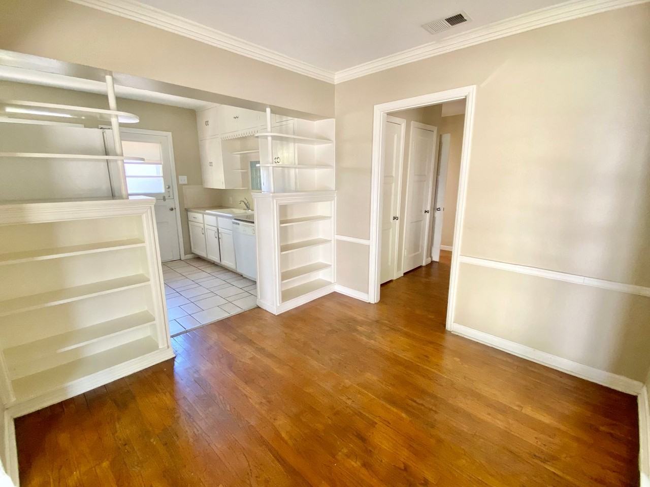 314 W 5th St - Photo 4 of 10